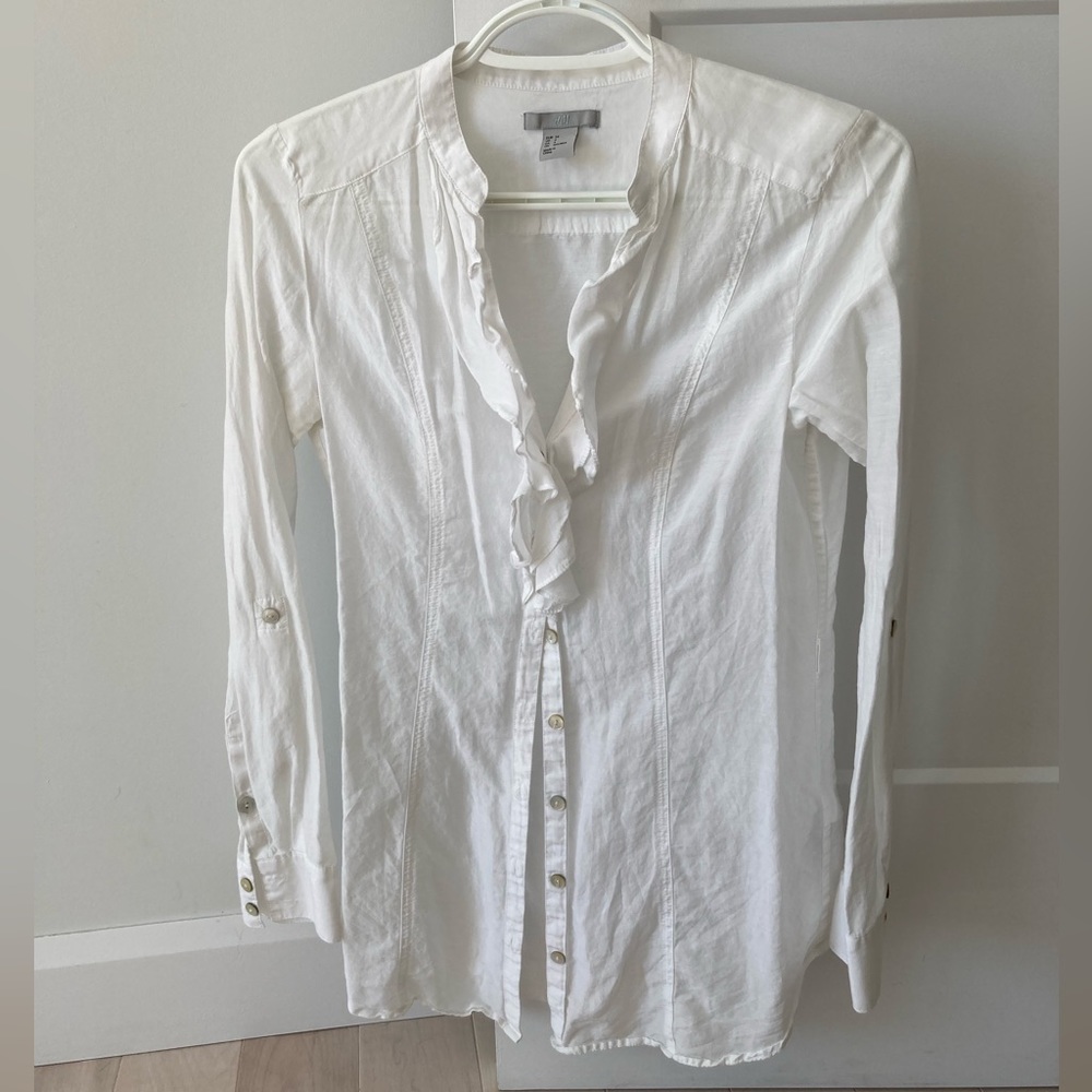 White H&M blouse with ruffle collar and roll-up sleeves - size 34 / 4